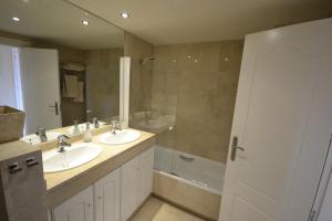 Stunning unobstructed 180 degree sea view apartment with 100 square meters terrace - Costa del Sol - Estepona- Long Term