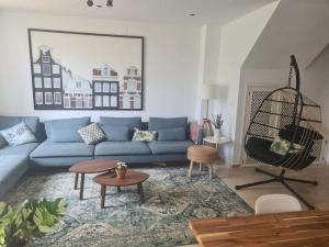 Modern House with large pool!