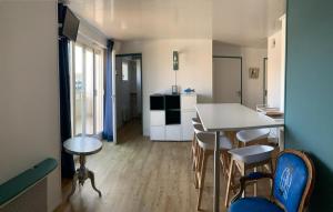 SUPERBE T3 LES PIEDS DANS LEAU, parking, piscine en été