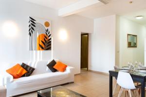 Lovely, Spacious High Floor APT in central PV & AC by 360 Estates