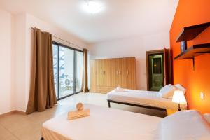 Lovely, Spacious High Floor APT in central PV & AC by 360 Estates