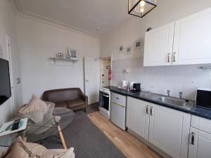 Sea side flat 3 with fast WiFi and free PARKING