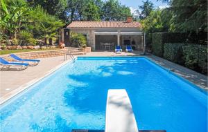 Maisons de vacances Amazing Home In Savignac Les Eglises With 3 Bedrooms, Private Swimming Pool And Outdoor Swimming Pool : photos des chambres