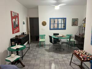 Apto 16 - Aconchegante - Praia das Astúrias - Guarujá - SP