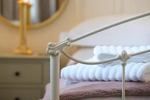 Burgess Yard 2-bedroom cottage, Bath - Bathford