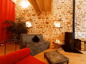 Maisons de vacances La Grange de Marie a St Angel - Magnifique Grange Renovee en loft pour 1 a 6 pers : Maison 2 Chambres