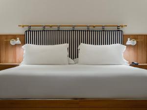 Basic Double Room (1 Adult) room in H10 Porto Poniente 4* Sup