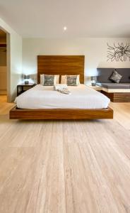 Big Studio at KAAB BY THE BEACH with roof top pool, sauna and Jacuzzi near Paseo del Carmen Mall