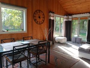 Chalet en forêt, brame du cerf