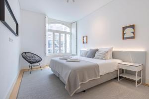 Modern Rustic Flat in Santos by LovelyStay