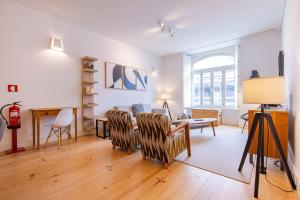 Modern Rustic Flat in Santos by LovelyStay