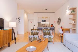 Modern Rustic Flat in Santos by LovelyStay