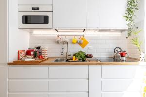 PIGNETO VILLAGE B&B Roma Apartment with Balcony Metro C