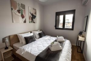 LINA - PG, Riverside Apartment