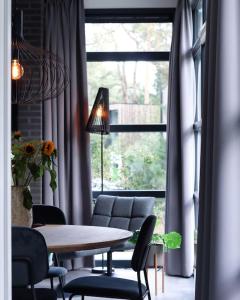 Delightful luxury 2-bedroom holiday home in nature