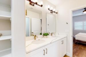 Placita Escondida #100