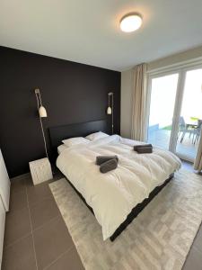 Beautiful 3 bedroom garden-appartment near Knokke-Strand Beach Bar
