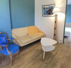 SUPERBE T3 LES PIEDS DANS LEAU, parking, piscine en été