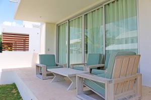 Casa Moderna Fresca and The PoolClub at Mahogany Bay!