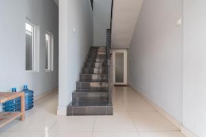 RedDoorz Plus Syariah @ Tuparev Cirebon 3