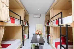 RedDoorz Hostel near Lawang Sewu Semarang - Kalibanteng-lor