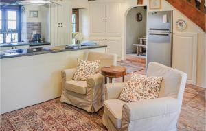 Amazing Home In St Priest La Fougeres