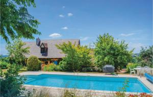 Maisons de vacances Beautiful Home In St, Priest La Fougeres With Wifi, Private Swimming Pool And Outdoor Swimming Pool : photos des chambres