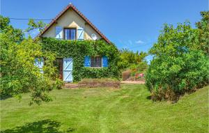 Maisons de vacances Beautiful Home In St, Priest La Fougeres With Wifi, Private Swimming Pool And Outdoor Swimming Pool : photos des chambres