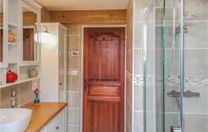 Maisons de vacances 3 Bedroom Lovely Home In St, Priest La Fougeres : photos des chambres