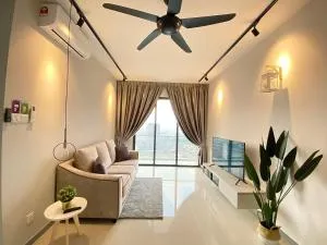 NEW! 3BR near Desa Park City - 甲洞