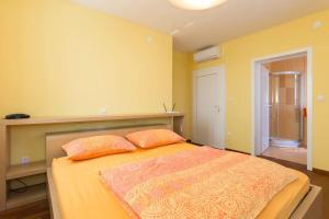 Villa Ajda - Orange room
