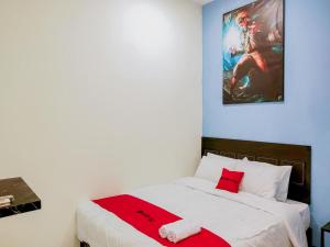 RedDoorz near Mayapada Hospital Surabaya