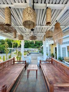 REEF HOUSE BACNOTAN White sand beach front with Private Swimming pool