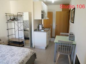 Appartements Studio a 300 m de la gare de Mantes-la-Jolie : photos des chambres