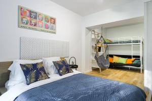 Lumina apartment with balcony overlooking the park