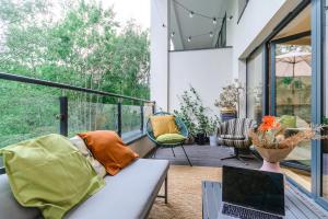 Lumina apartment with balcony overlooking the park