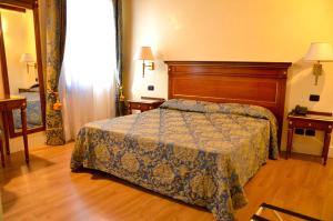 Queen Room with Canal View room in B&B Le Marie