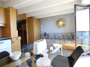 Studio cabine rénové avec balcon et parking couvert - FR-1-340-260