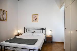 Cycladic sea view house near the Castle