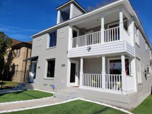 Luxury House Medical CenterDowntownEVParking