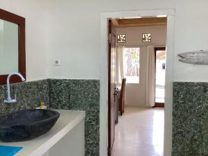 Phòng Deluxe Giường Đôi/2 Giường Đơn Nhìn Ra Biển (Deluxe Double or Twin Room with Sea View)