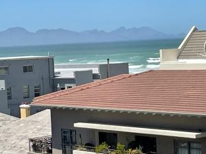 Muizenberg apartment 100m from beach