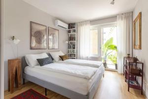 Dream Apartment - central and quiet with AC and free parking garage