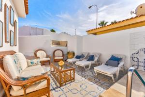 Вилла с бассейном и видом на океан в Callao Salvaje.