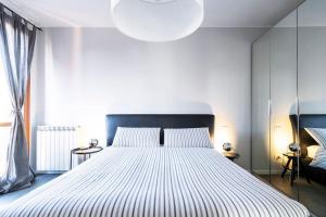 BLACK & WHITE flat in Naviglio porta Genova