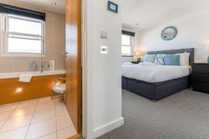 SeaBrighton Penthouse with private sea view roof terraces