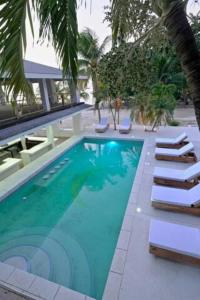 Villa Rosa - at Luna Beach Roatan