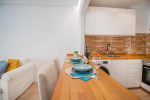 Feines Appartement mit Hafenblick (Club Nautico)