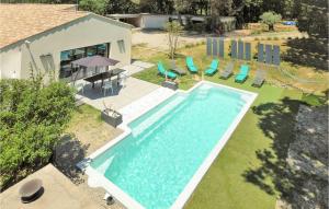 Maisons de vacances Awesome home in Rognes with Outdoor swimming pool, WiFi and 3 Bedrooms : photos des chambres