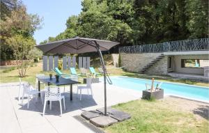 Maisons de vacances Awesome home in Rognes with Outdoor swimming pool, WiFi and 3 Bedrooms : photos des chambres